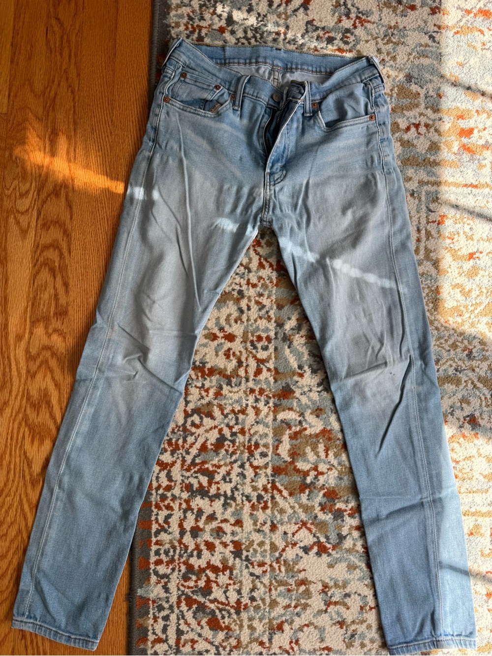 Light Wash Levi’s Slim Jeans - Blue
